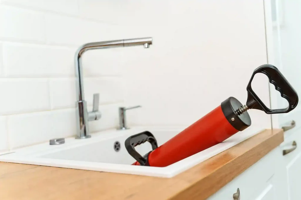Rohrreinigung mit modernen Werkzeugen – Waschbecken schadensfrei entstopfen in Salzgitter