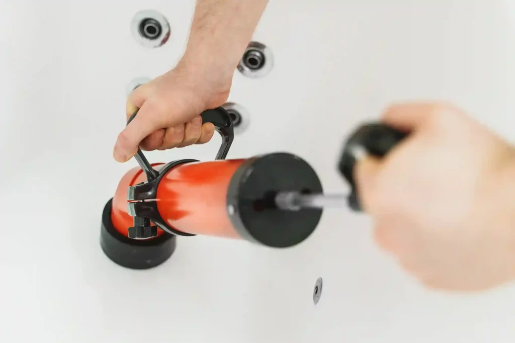 Mechanische und manuelle Rohrreinigung bei verstopfter Badewanne – Salzgitter
