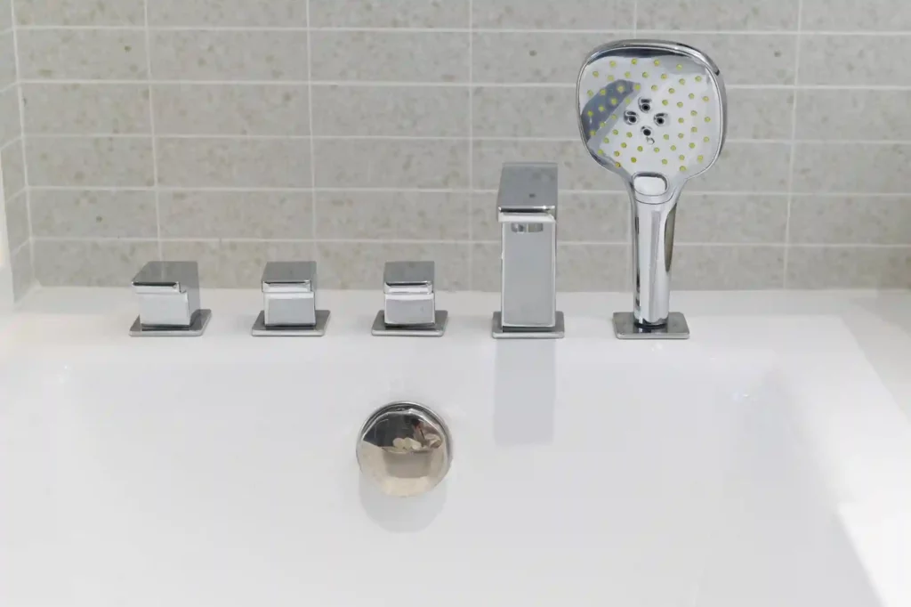 Verstopfte Badewanne in Salzgitter - Neue Armatur gleich mit installieren lassen