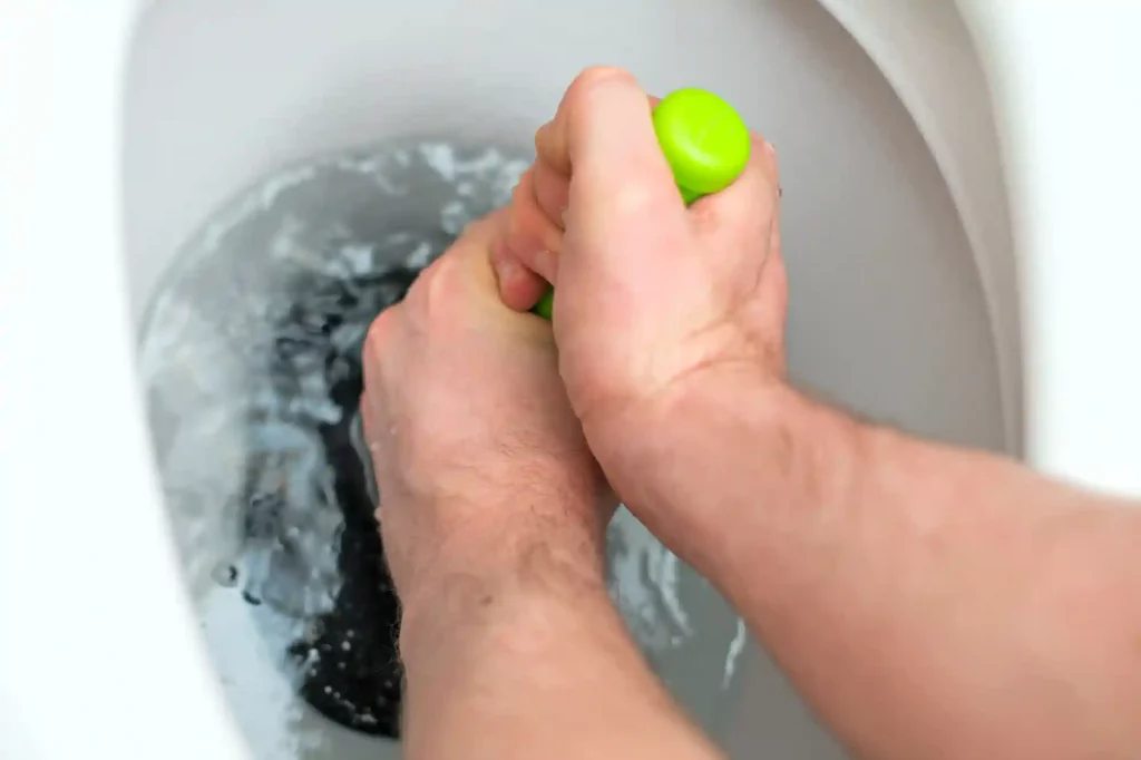 Verstopfte Toilette als Ursache für Rohrbruch – Jetzt handeln mit Rohrreinigung Salzgitter