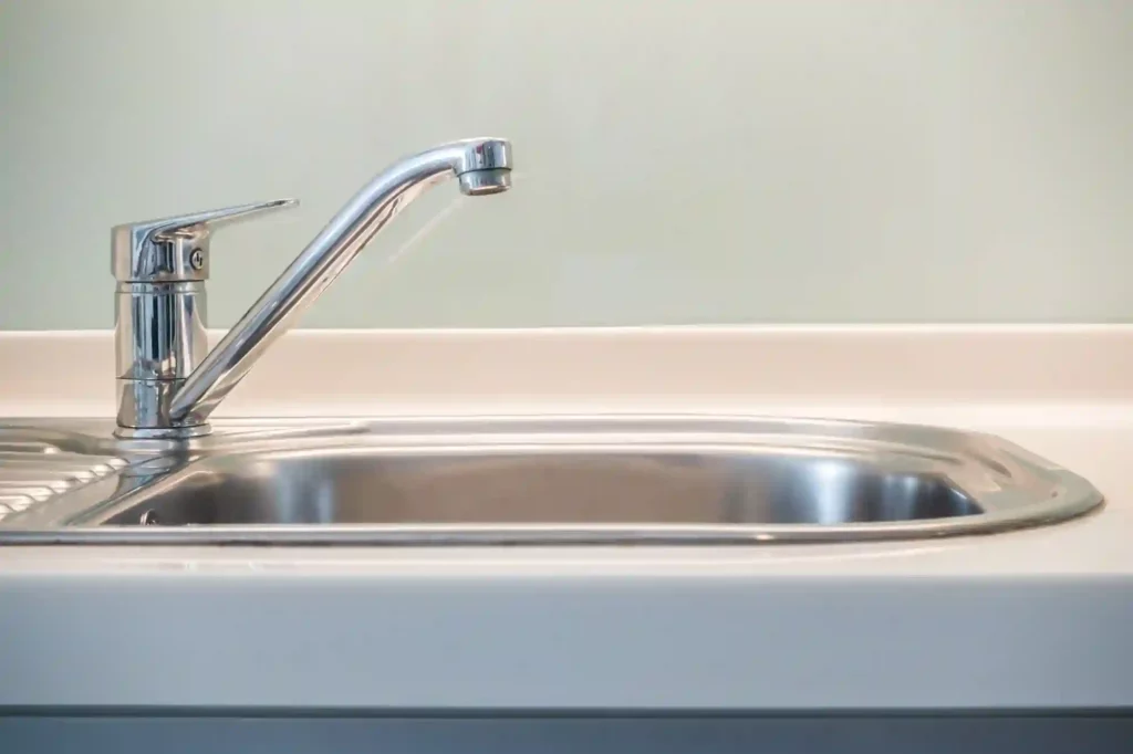 Waschbecken professionell reinigen lassen bei Verstopfung in Salzgitter